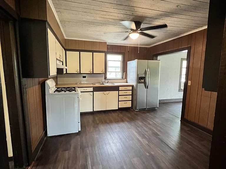 405 S Skaggs Rd — Photo 4