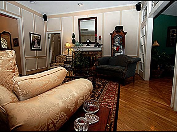 3rd image of 236 Meadowlark Dr