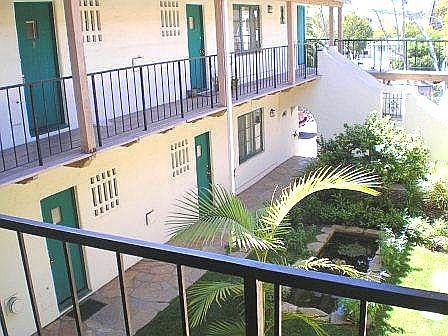 2nd image of 2333 De La Vina St APT 8