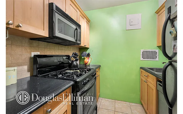 Sold by Douglas Elliman | media 10