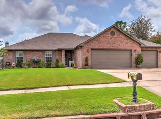 6313 E Commercial St, Broken Arrow, OK 74014