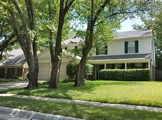 110 Wooddale Dr, Euless, TX 76039