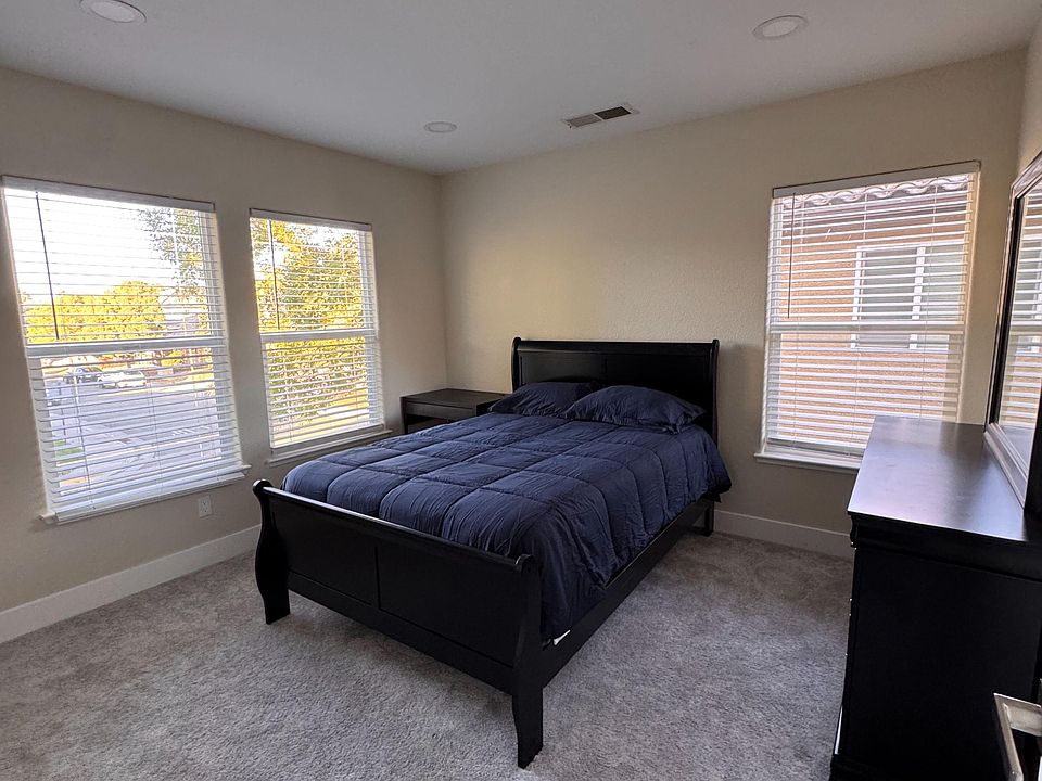 Lots of Light Front Corner Rm