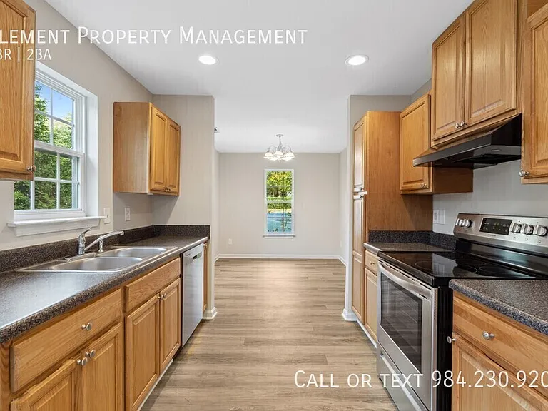 338 E Spring St — Photo 10