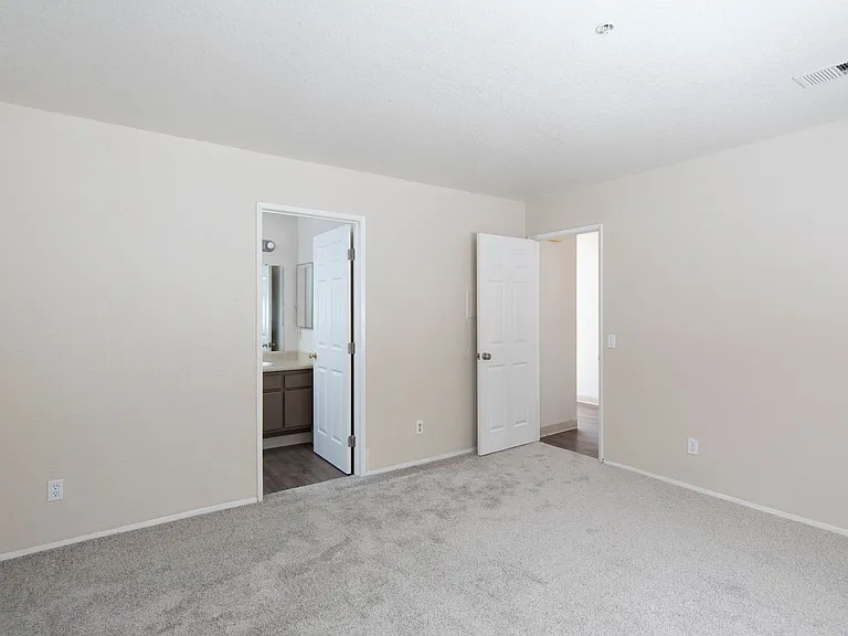 Tuscany Hills Apartments — Photo 21