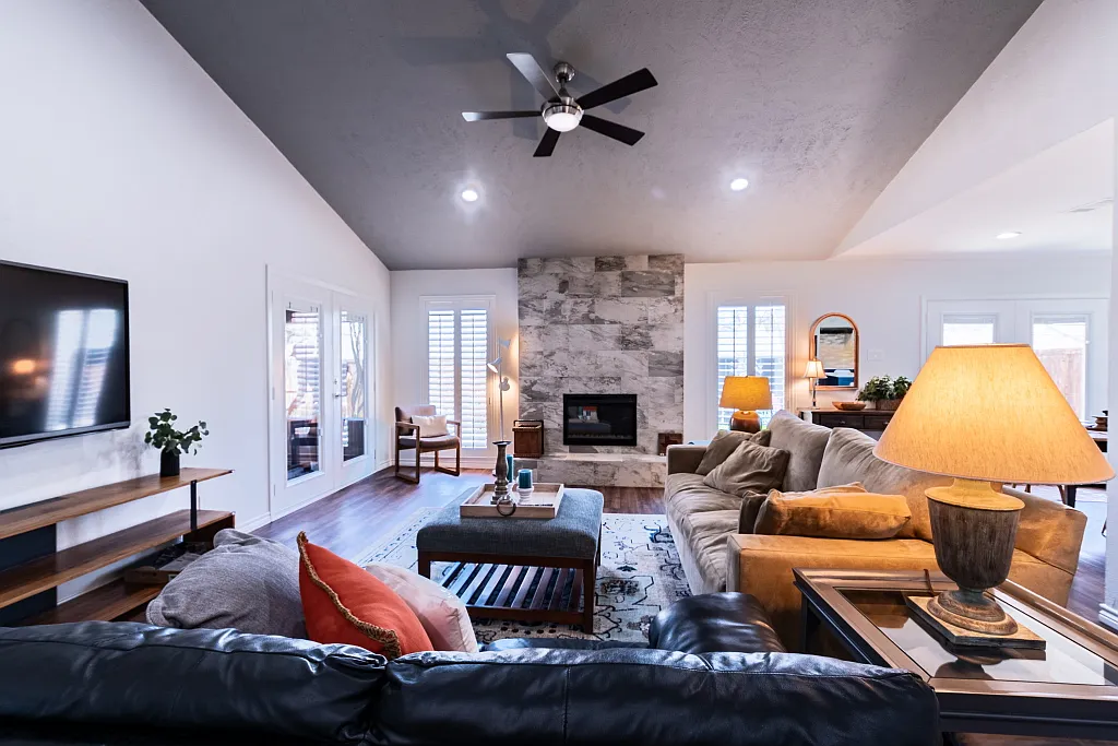 3 bed, 1664 sqft, $3,980 — Photo 2