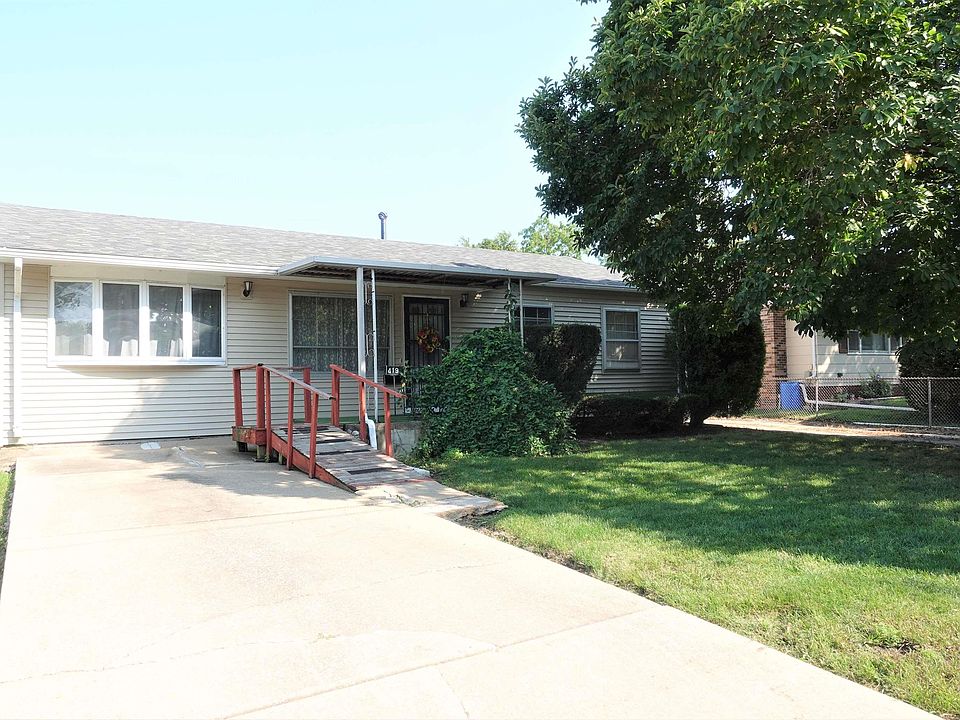 1st image of 419 Lawrence Ave