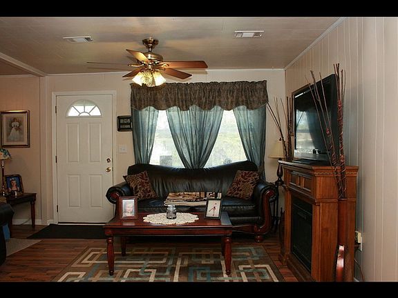 4th image of 403 Long St