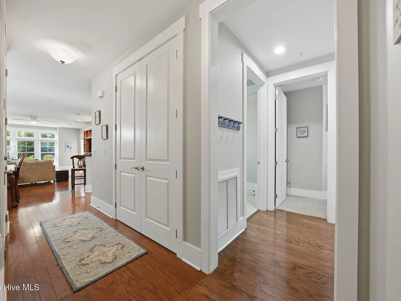 3 bed, 3.0 bath, $3,100 — Photo 3