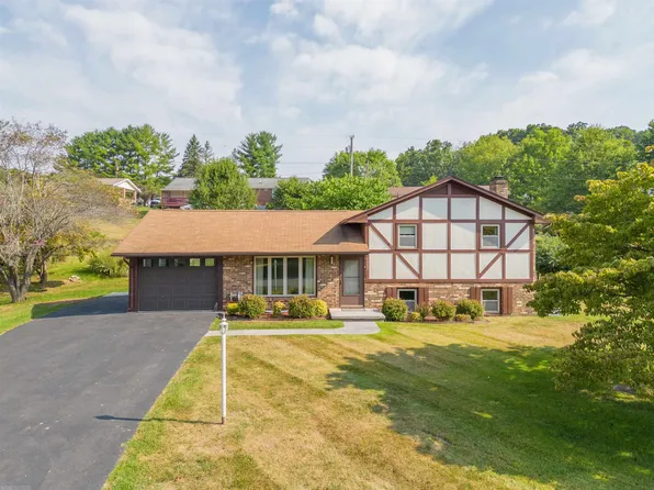 1311 Hopkins Dr, Pulaski, VA 24301