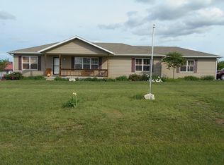 7201 Redbud Dr, Manhattan, KS 66503