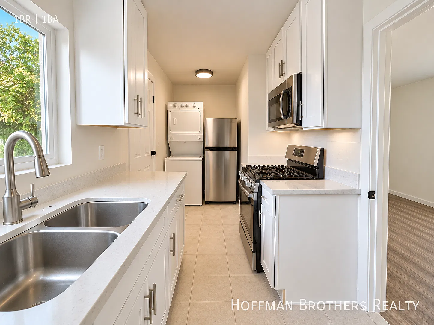 1 Month Free! Remodeled 1br With Private Patio, In-Unit Laundry, A/C & Stainless Steel Kitchen! — Photo 2