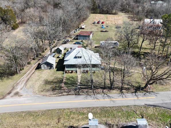 899 Bugscuffle Rd, Wartrace, TN 37183