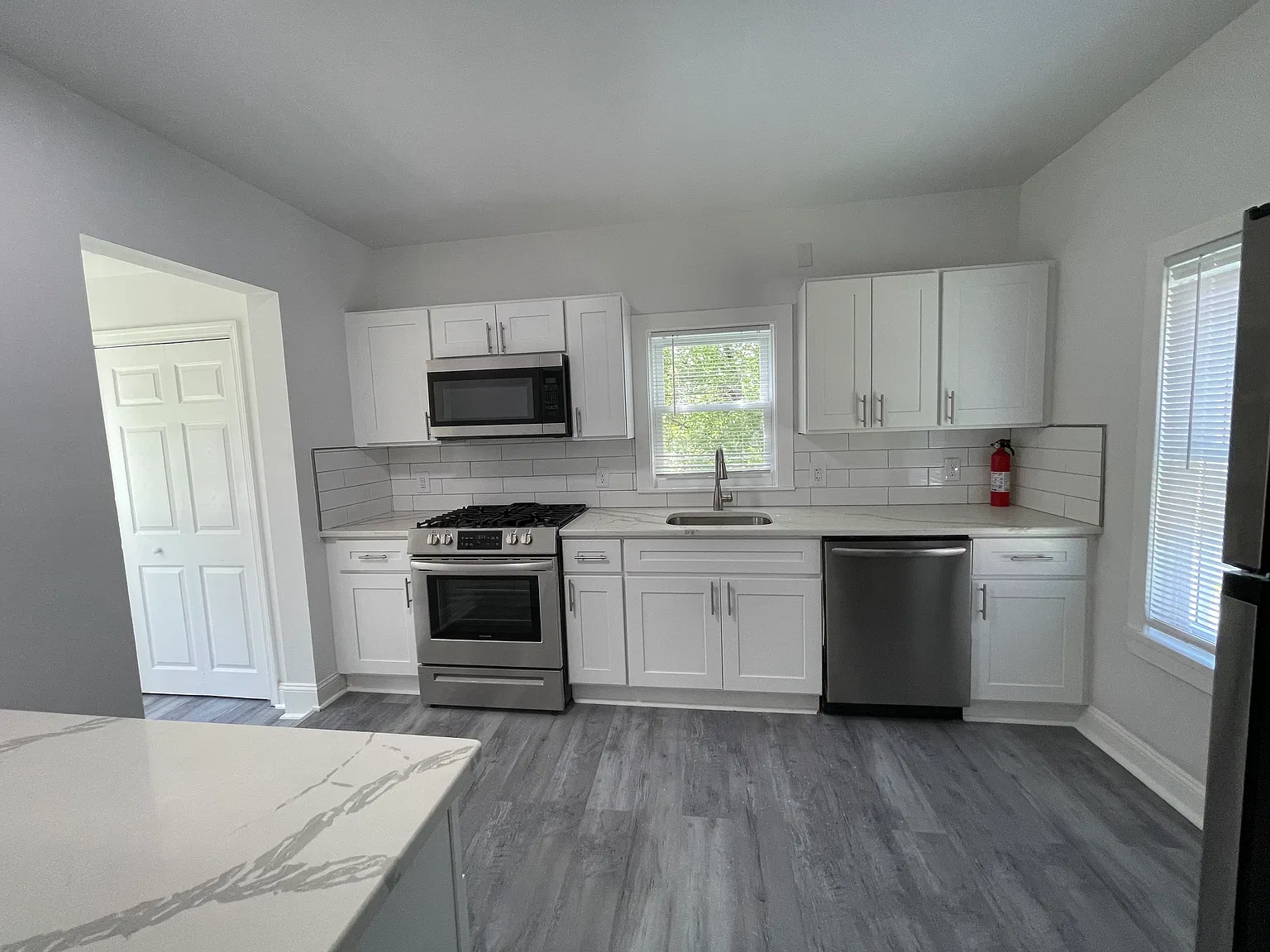 5 bed, 2000 sqft, $4,500 — Photo 3