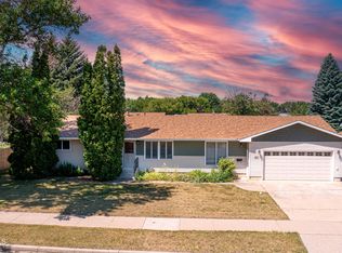 1805 2nd Ave E, Williston, ND 58801