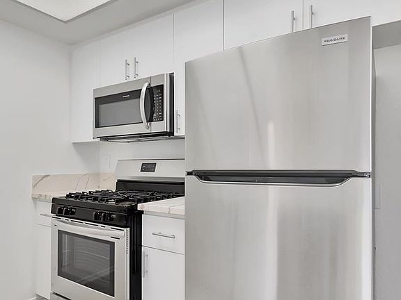 4th image of 1828 Purdue Ave APT 202