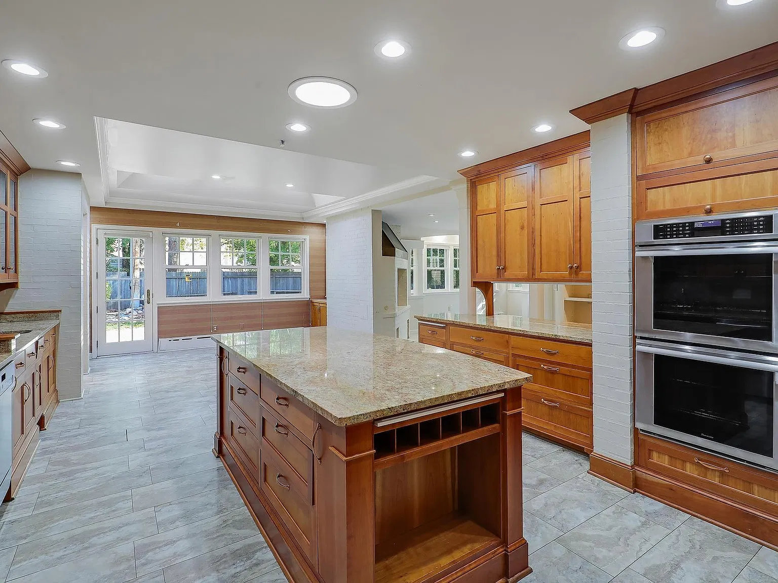5 bed, 5.5 bath, 4131 sqft, $6,000 — Photo 4