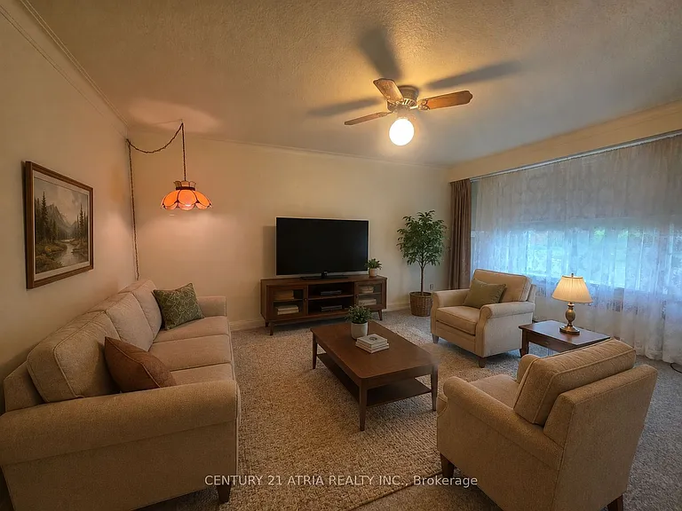 32 Meadowview Ave — Photo 4