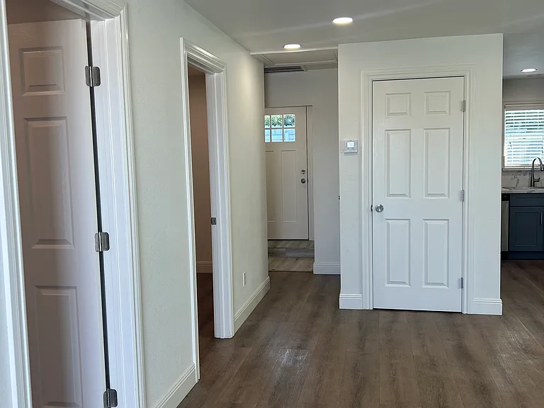 Closed / Hallway