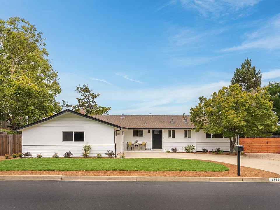 1377 El Camino Dr