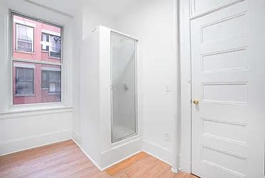 Rented by R New York