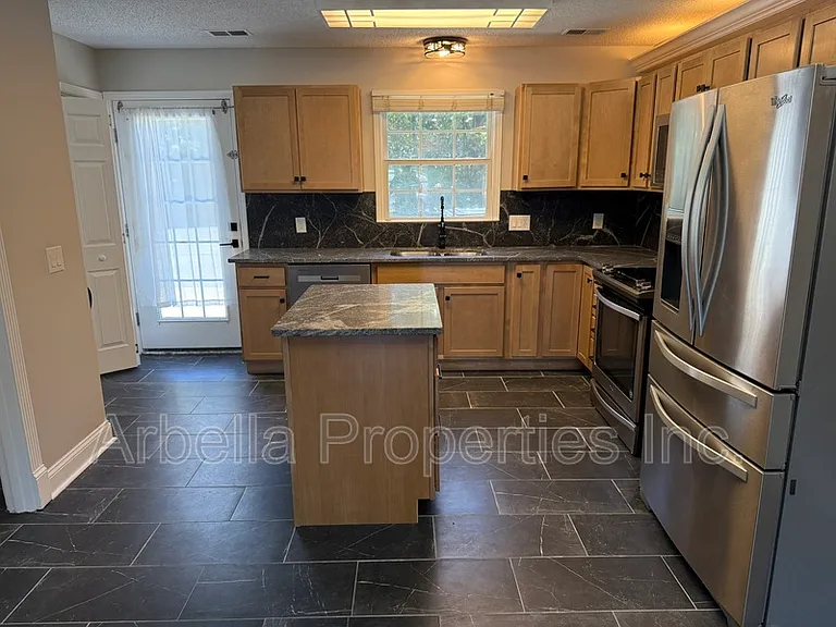 1735 Blakewood Ct — Photo 6