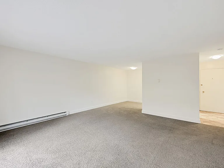 2230 Cadboro Bay Rd — Photo 32