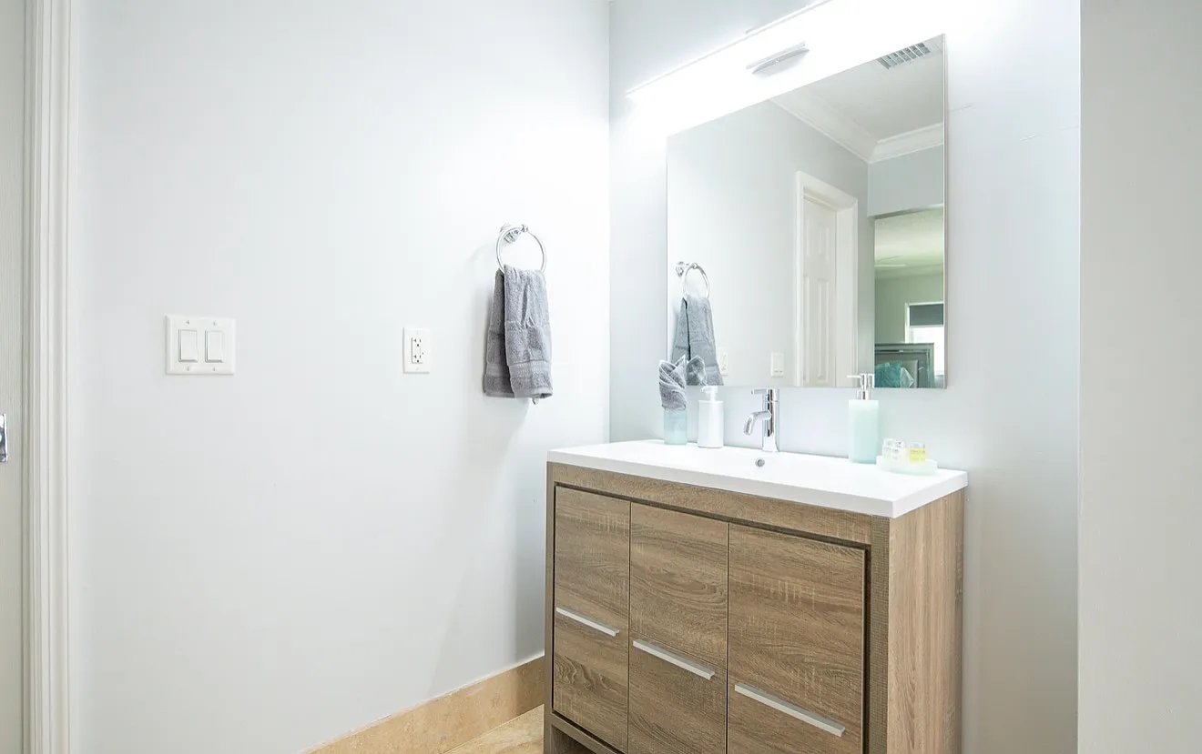 5 bed, 2700 sqft, $7,500 — Photo 3