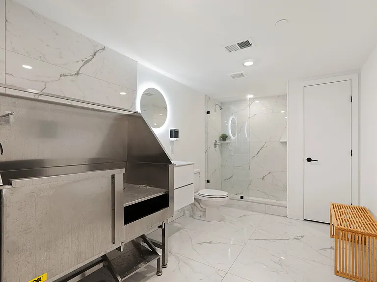630 Moore St #4R — Photo 10