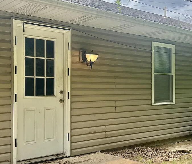 44 N Meyers Ave — Photo 25