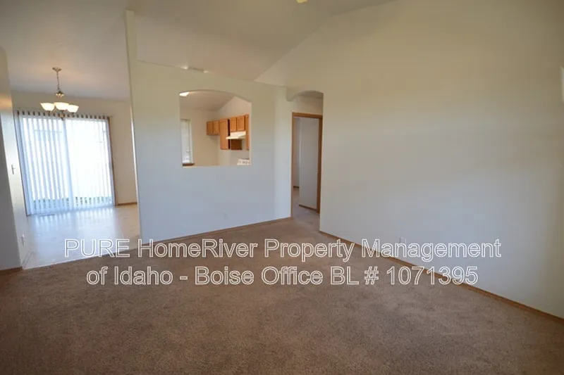 3 bed, 2.0 bath, 1100 sqft, $1,995 — Photo 3