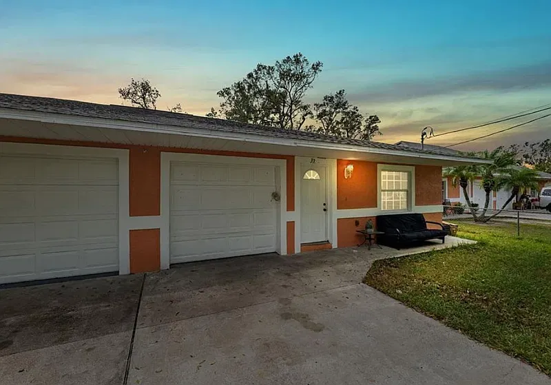 3 bed, 2.0 bath, 1010 sqft, $2,495 — Photo 2