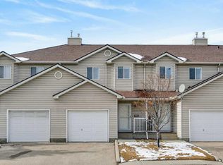 68 E Douglas Glen Park SE, Calgary, AB T2Z 3Z3