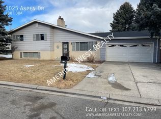 1025 Aspen Dr, Cody, WY 82414