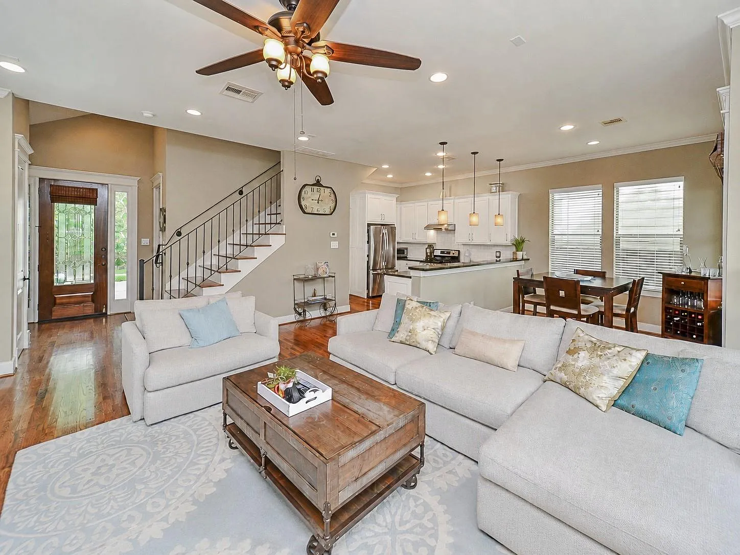 3 bed, 2.5 bath, 1956 sqft, $3,100 — Photo 4