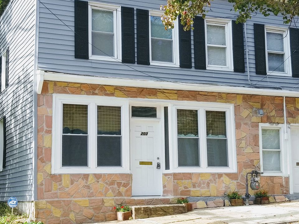 1st image of 203 Edwards Pl
