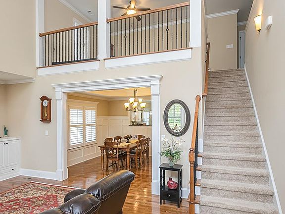 4th image of 103 Central Park Ln