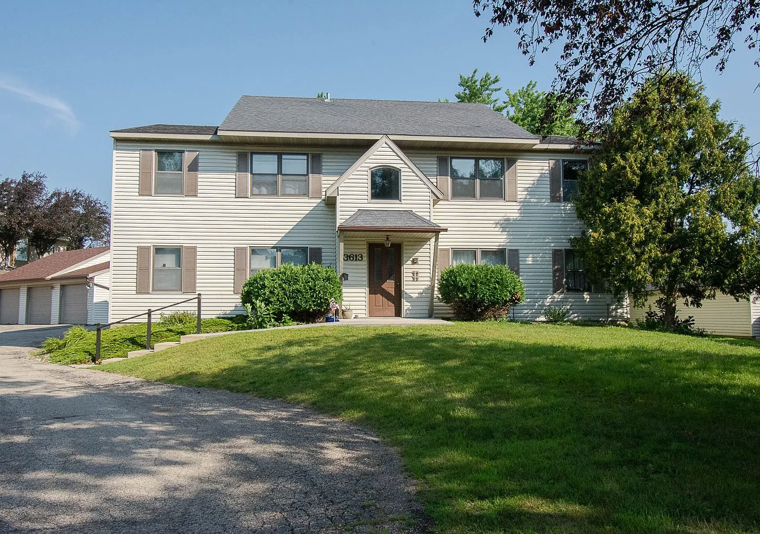 Newly updated 2br upstairs condo in excellent NW location! — Photo 1