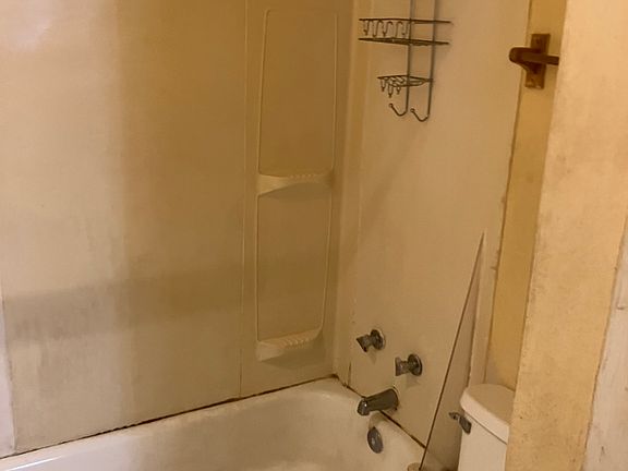 5th image of 4131 E 6th St APT C