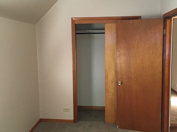 bedroom w/large closet