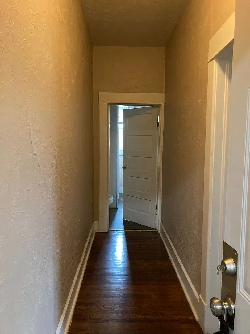 619 W. Howard St. — Photo 2