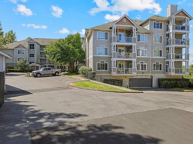 Pinnacle on Lake Washington — Photo 27