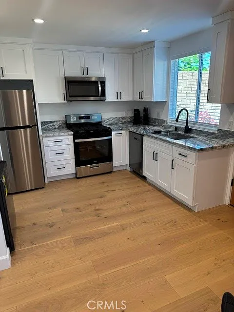 1 bed, 450 sqft, $2,400 — Photo 2