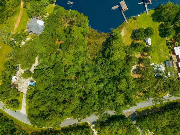 26 Bayou Forest Dr, Freeport, FL 32439