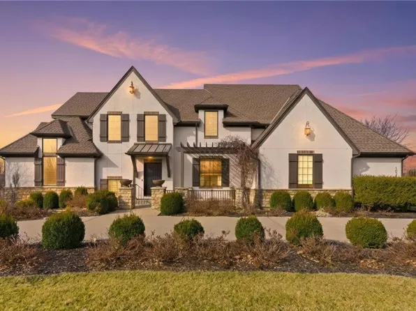 10516 N Hedges Ave, Kansas City, MO 64157