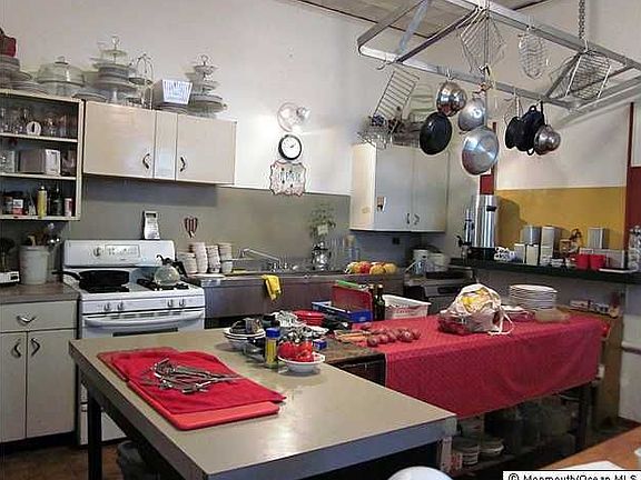 5th image of 515 Sylvania Ave