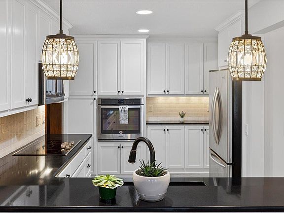 3rd image of 9550 Collegeview Rd APT 218