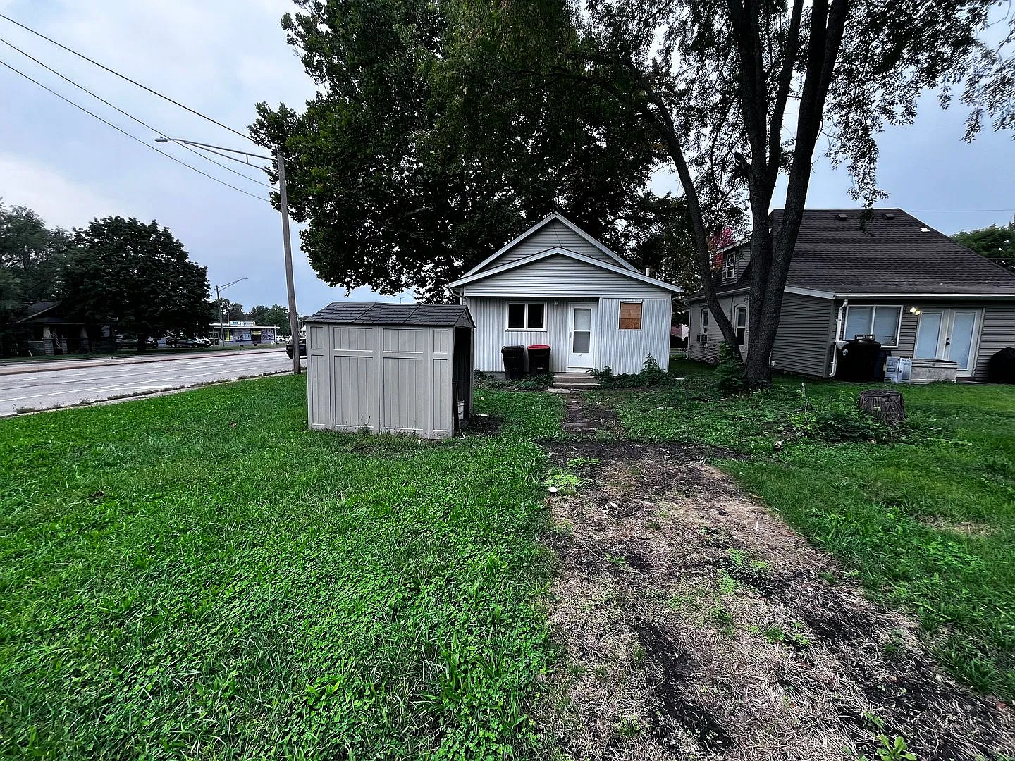 Updated 1-Bed House with Covered Front Porch & Big Yard Pets Welcome! — Photo 2