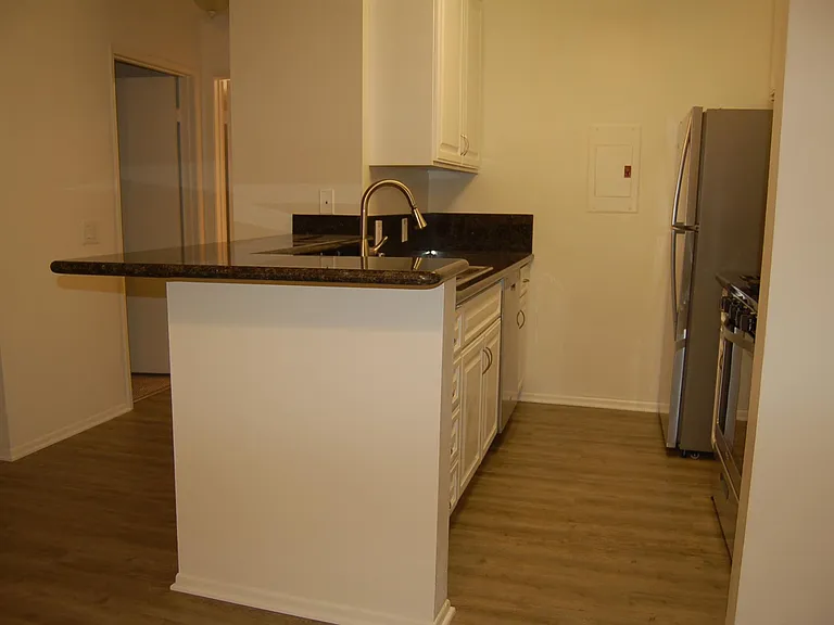 1232 Harvard St #6 — Photo 7