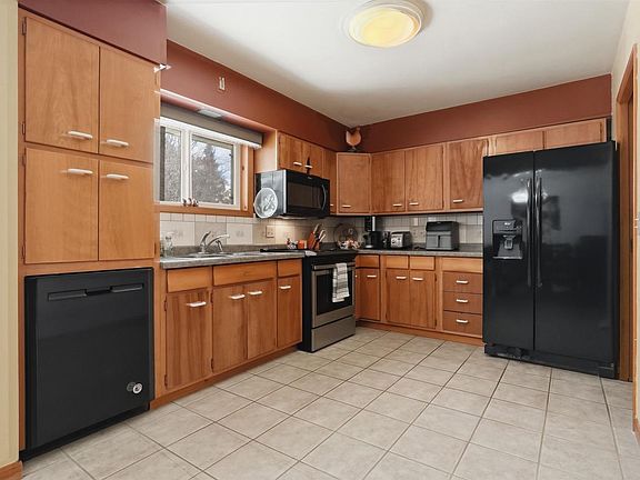 2nd image of 634 N SHATTUCK STREET
